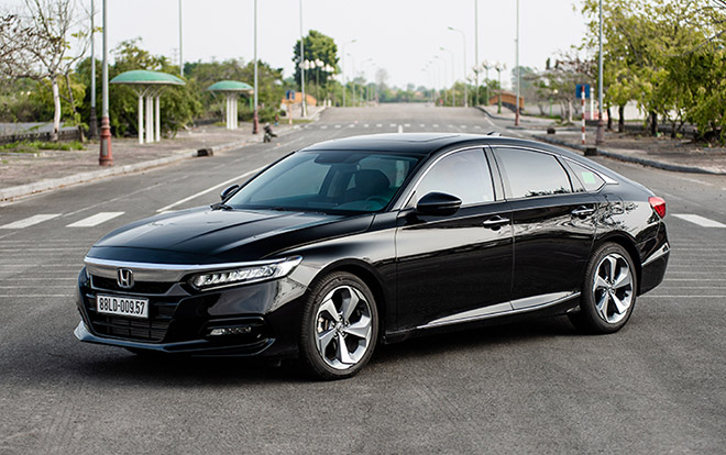 VinFast Lux A2.0 tiếp tục "vượt mặt" Toyota Camry, dẫn đầu nhóm sedan tầm giá 1 tỷ tháng 9/2020 - 8