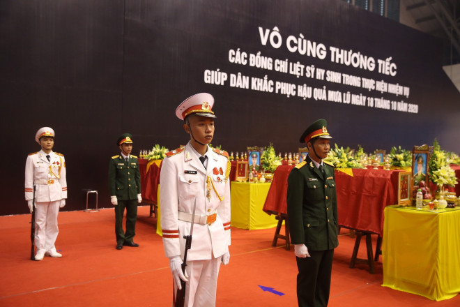 Hình ảnh trực tiếp lễ viếng, truy điệu 22 cán bộ, chiến sĩ bị vùi lấp ở Quảng Trị - 5