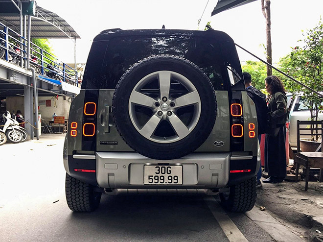 Land Rover Defender thế hệ mới đeo biển số khủng tứ quý 9 tại Hà Nội - 2