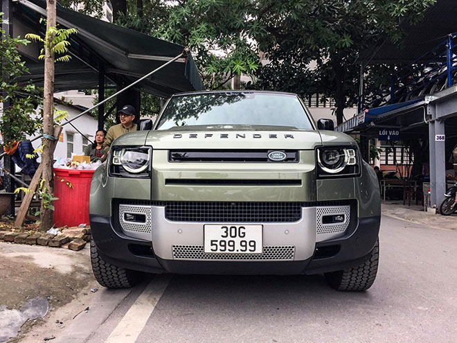 Land Rover Defender thế hệ mới đeo biển số khủng tứ quý 9 tại Hà Nội - 3