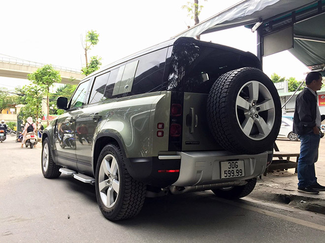 Land Rover Defender thế hệ mới đeo biển số khủng tứ quý 9 tại Hà Nội - 4