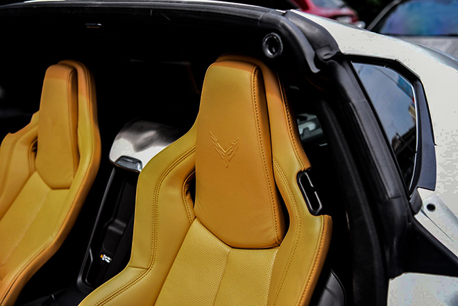 Siêu xe "bình dân" Chevrolet Corvette C8 bất ngờ có mặt tại Việt Nam, giá bán hơn 7 tỷ đồng - 13