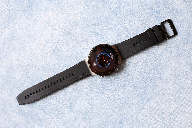 Huawei Watch GT 2 Pro được cung cấp sẵn rất nhiều tùy chọn mặt đồng hồ luôn hiển thị để người dùng lựa chọn. Tuy nhiên, việc thiết lập màn hình luôn hiển thị sẽ rút ngắn thời lượng pin.
