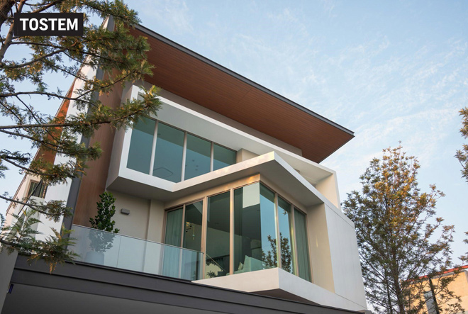 TOSTEM mang đến các sản phẩm chất lượng, tiêu chuẩn về cách âm, cách nhiệt, chống nước, chống gió tốt, vận hành rất êm và không bị làm giả trên thị trường