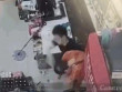 Cầm dao đi cướp, nam thanh niên bị phang 6 chai bia vào đầu