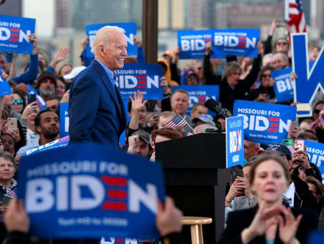 Ứng viên tổng thống đảng Dân chủ Joe Biden trong cuộc vận động tranh cử ở bang Kansas hồi tháng 9. Ảnh: AP