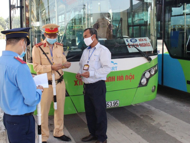 Tin tức trong ngày - Kiểm tra chất gây nghiện đột xuất hàng loạt lái, phụ xe buýt Hà Nội