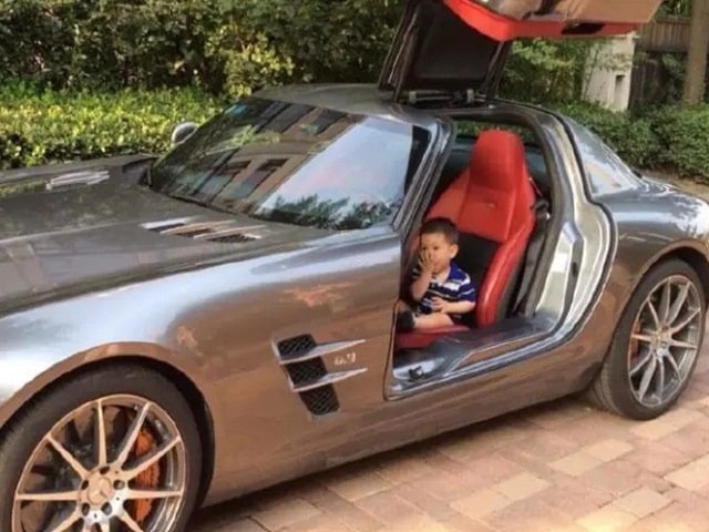 Bạn trẻ - Cuộc sống - Lái siêu xe đưa con đi học, mẹ bị "ném đá" và câu trả lời khiến hội phụ huynh câm nín