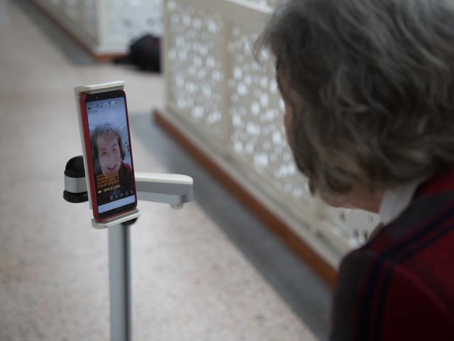 Thế giới - TQ: Mê trai trẻ đẹp trên mạng xã hội, hàng trăm “bà cô” nhận cái kết đắng