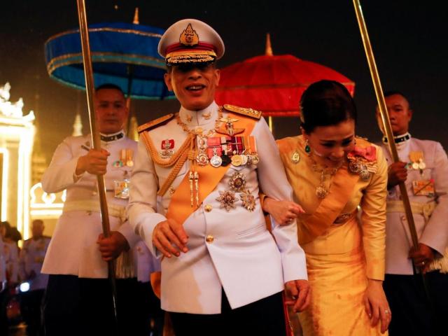 Thế giới - Vệ sĩ nhiễm Covid-19, vua Thái Lan bí mật "nhập viện"