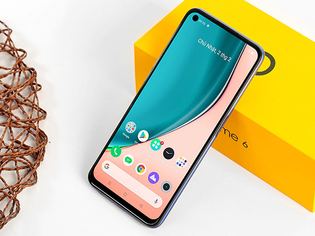 Thời trang Hi-tech - Đây là những smartphone giá 5 triệu đồng có thiết kế “đục lỗ”, pin to