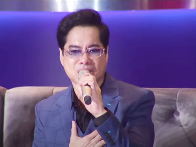 Giải trí - "Ông hoàng nhạc sến" Ngọc Sơn bật khóc trên sóng truyền hình vì điều này