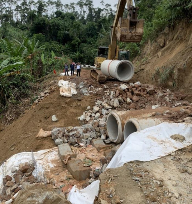 &#34;Tranh thủ trời tạnh để sớm tìm thấy các nạn nhân còn lại tại Rào Trăng 3&#34; - 2