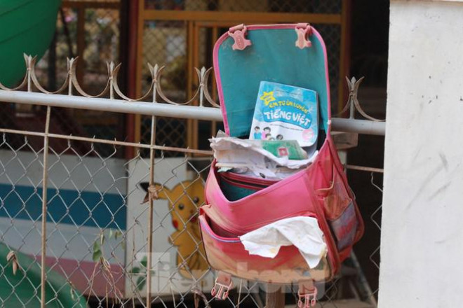 Sách vở bị lũ cuốn trôi, học sinh rốn lũ Quảng Bình khó khăn trước ngày trở lại trường - 5