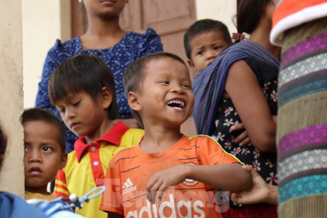 Sách vở bị lũ cuốn trôi, học sinh rốn lũ Quảng Bình khó khăn trước ngày trở lại trường - 11