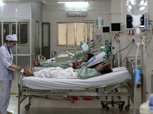 Pháp luật - “Nữ quái” đánh nhân viên bệnh viện rồi…cắn tay cán bộ công an