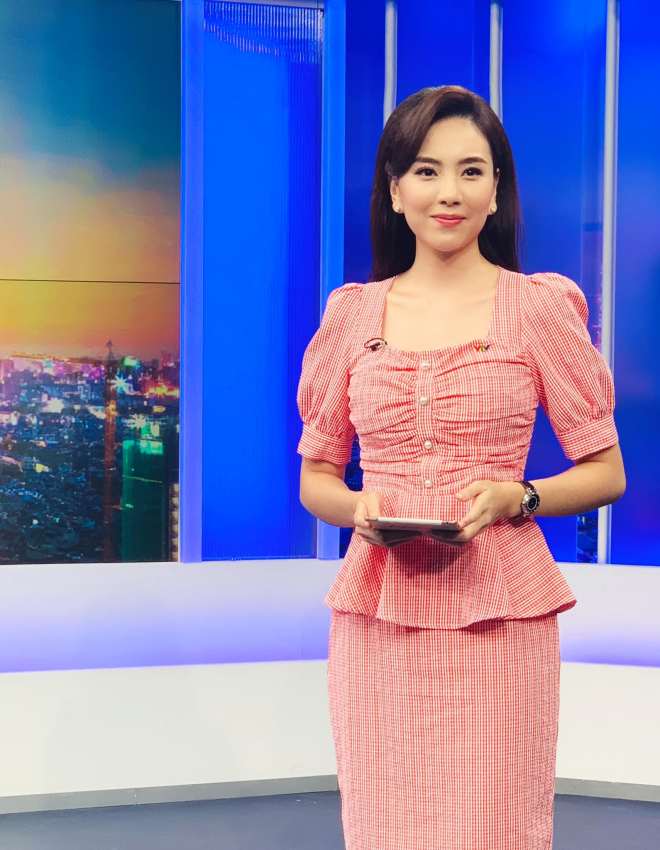 MC Mai Ngọc gặp sự cố vã mồ hôi khi lên sóng trực tiếp bản tin 50 phút - 3