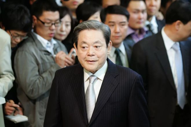 HOT: Chủ tịch Samsung qua đời - 1