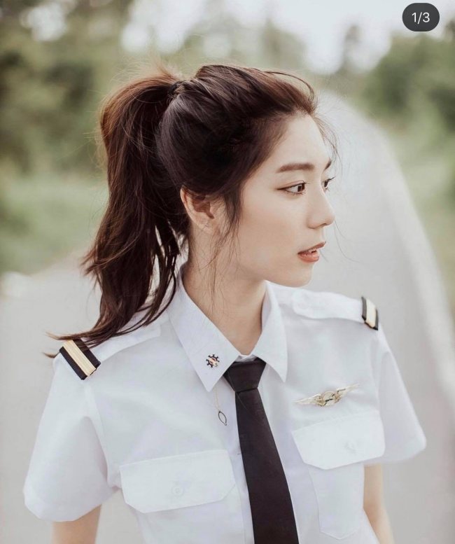 Ngoài theo đuổi diễn xuất, nữ sinh 20 tuổi còn theo học ngành hàng không khi trở thành cơ trưởng của hãng bay xứ chùa Vàng.
