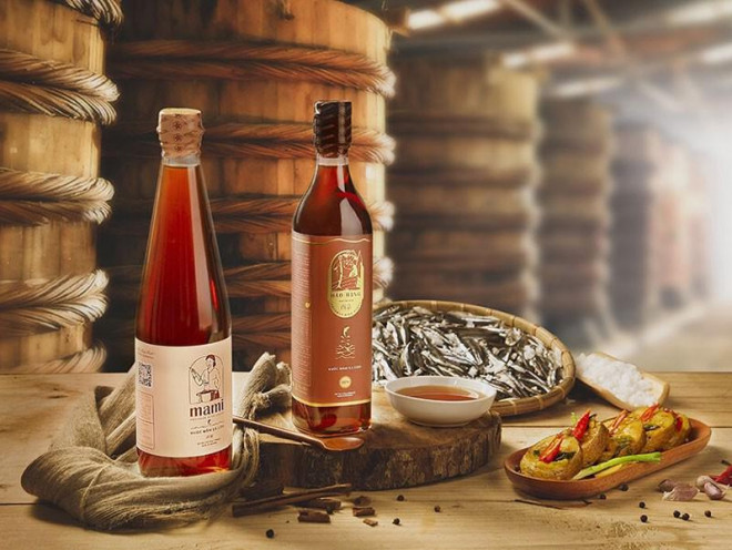 Nước mắm truyền thống Việt Nam đánh bại nước mắm Thái Lan trên Amazon. Ảnh: TÚ UYÊN