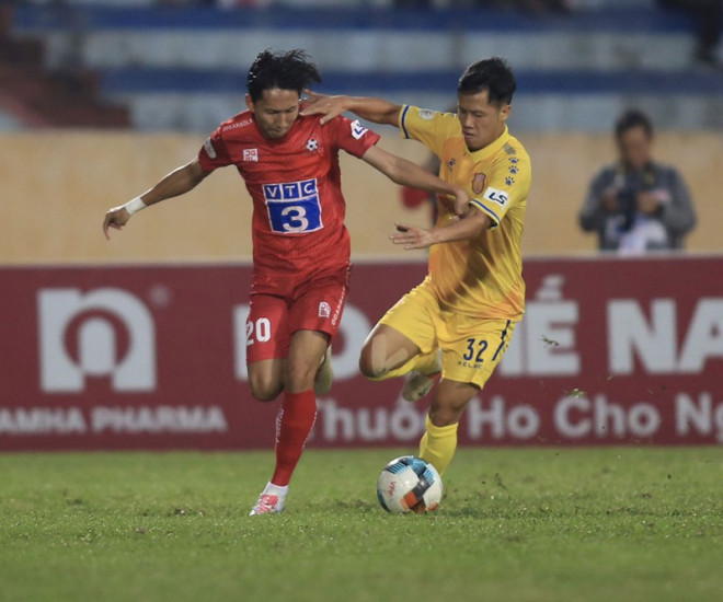 Nam Định trên sân nhà thua Hải Phòng 2-3 khiến họ rơi vào cuộc chiến trụ hạng trước vòng đấu cuối V-League 2020. Ảnh: ANH MINH.&nbsp;&nbsp;