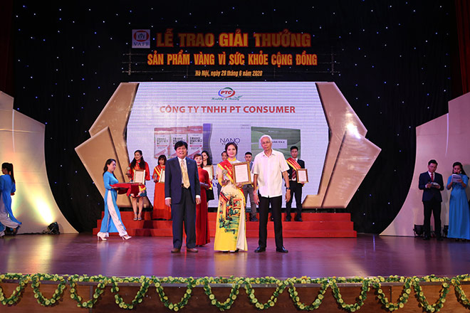 Nano Fucoidan của Kanehide Nhật Bản nhận được giải thưởng "Sản phẩm Vàng vì Sức khỏe Cộng đồng" do Hiệp hội Thực phẩm chức năng Việt Nam (VAFF) trao tặng
