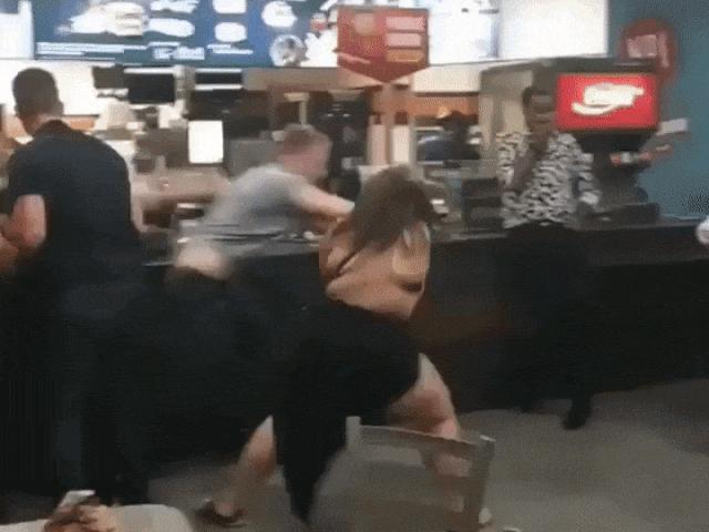 Tranh vui - Những cô gái khiến các chàng trai phải... "e sợ"