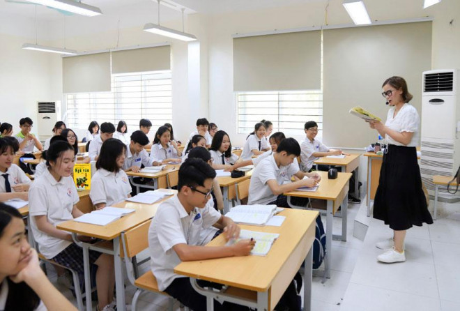 Không nên để các em học sinh phát triển loại ngôn ngữ không chuẩn tiếng Việt, thiếu trong sáng trong môi trường giao tiếp chuẩn mực nơi trường học. Trong ảnh: Một tiết học ngữ văn của học sinh lớp 9, Trường Trung học cơ sở Lê Ngọc Hân (quận Hai Bà Trưng). Ảnh: Nguyễn Quang