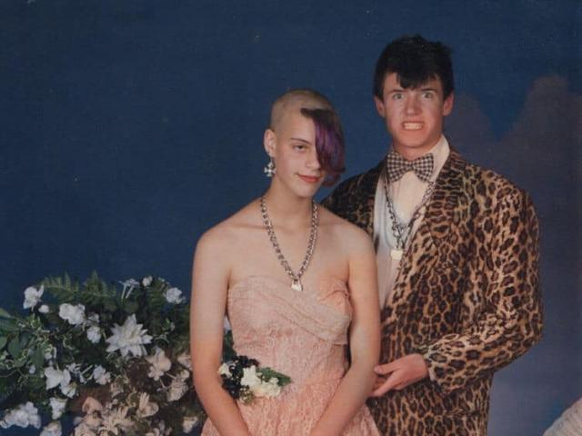 Giáo dục - du học - Tạo hình "thảm họa" trong dạ tiệc cuối năm của trường khiến không ít người choáng váng khi nhìn lại