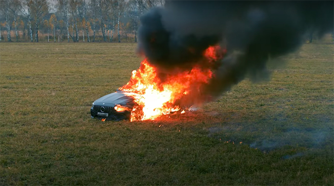 Châm lửa đốt Mercedes-AMG GT 63 S gần 4 tỷ đồng vì cảm thấy "bực bội" - 6