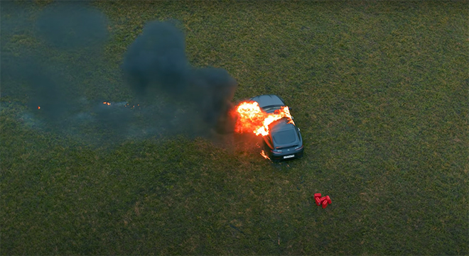 Châm lửa đốt Mercedes-AMG GT 63 S gần 4 tỷ đồng vì cảm thấy "bực bội" - 7