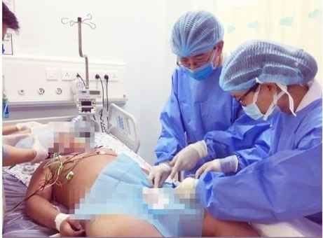 Sau 5 ngày điều trị, bé P. đã tỉnh táo, cai máy thở