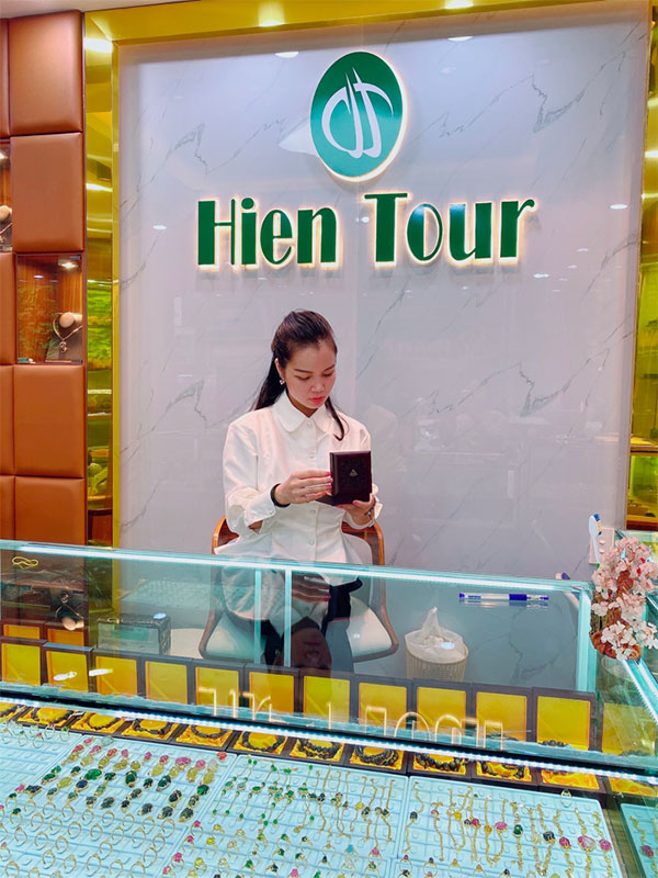 Showroom trang sức phong thuỷ Phạm Thu Hiền tại số 1B Hoà Mã, Hai Bà Trưng, Hà Nội