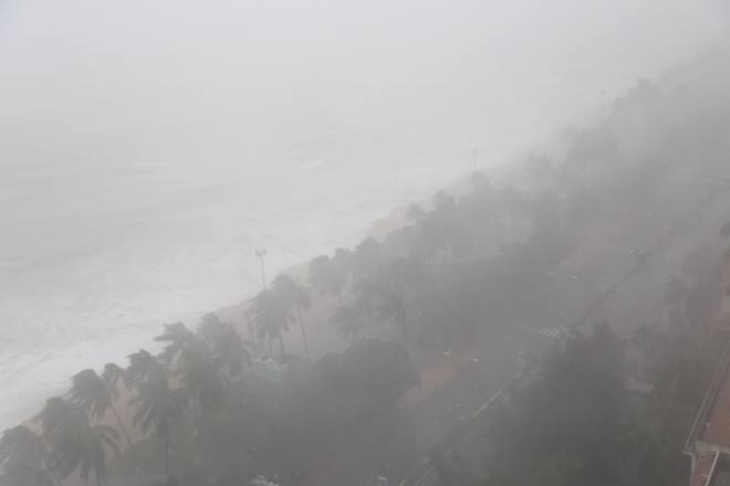 Sáng sớm 4/11/2017, bão số 12 Damrey đã đổ bộ vào đất liền các tỉnh từ Phú Yên – Khánh Hòa với sức gió cấp 12, giật cấp 14-15. Nhiều khu vực qua tâm bão bị tàn phá dữ dội.