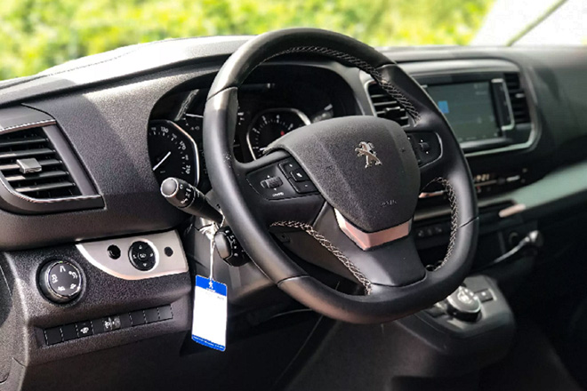 Có nên mua MPV Peugeot Traveller phiên bản Premium lướt giá 1,9 tỷ đồng? - 9