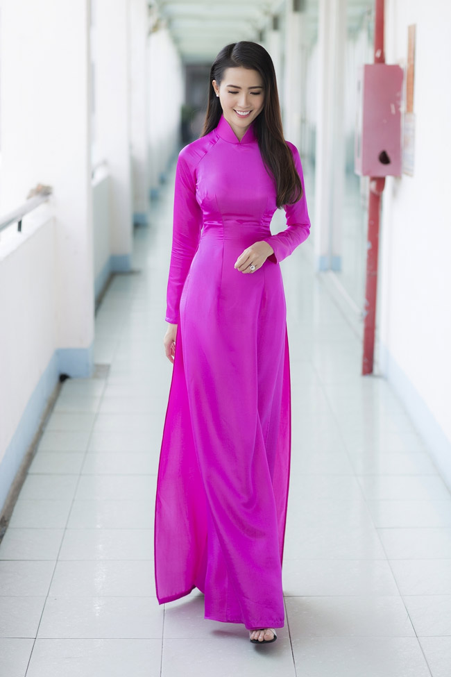 Phan Thị Mơ sinh năm 1990, ở Tiền Giang. Mỹ nhân miền Tây được đánh giá cao khi đi thi Hoa hậu Việt Nam 2012 và lọt vào Top 5.
