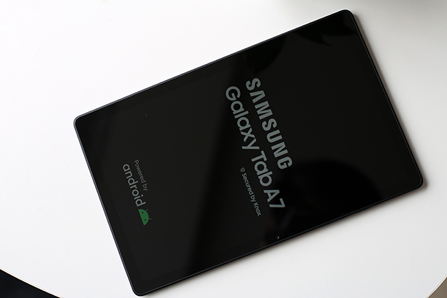 Galaxy Tab A7 sở hữu màn hình rộng 10,4-inches, cùng độ phân giải WUXGA+.
