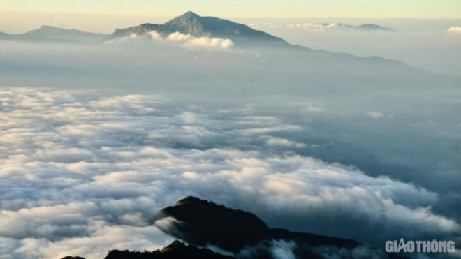 Lên Sapa “săn mây” trên dãy núi Ngũ Chỉ Sơn - 9