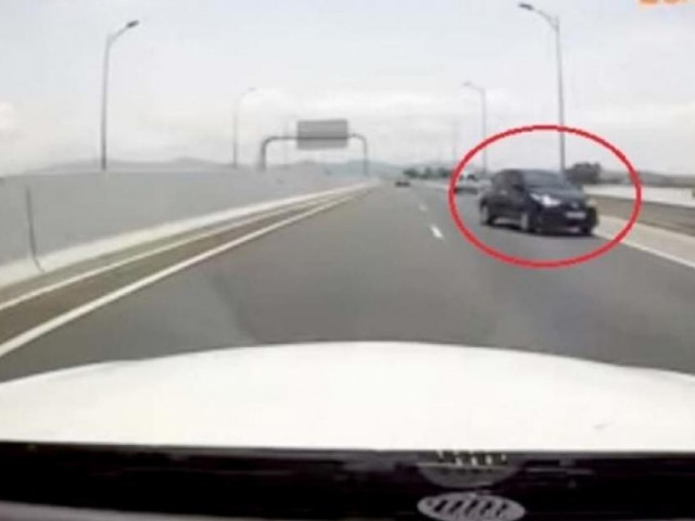 Tư vấn - Ô tô đi lùi, đi ngược chiều trên cao tốc bị xử phạt thế nào?