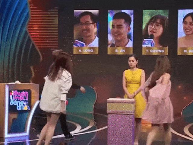 Media - Lâm Vỹ Dạ hậm hực hất tung đồ khi bị thua ở show truyền hình khiến fan sốc