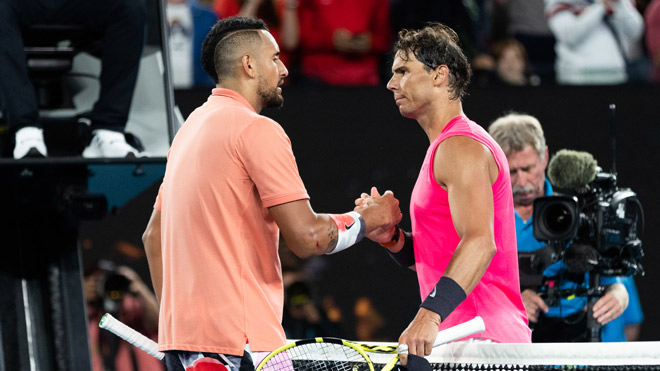 Kyrgios (trái) thừa nhận tài năng của Nadal (phải)