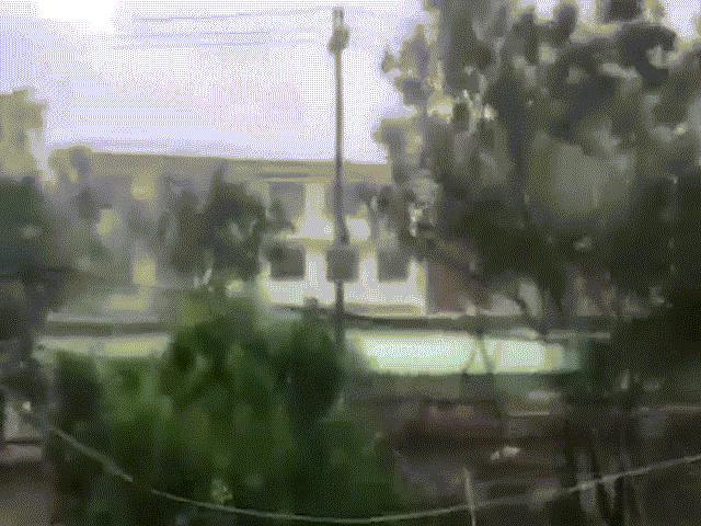 Tin tức trong ngày - Trực tiếp: Bão số 9 đang áp sát đất liền, 2 người chết