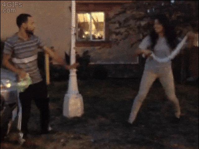 Tranh vui - Nhận hậu quả tê tái khi "thách thức" nhầm đối tượng