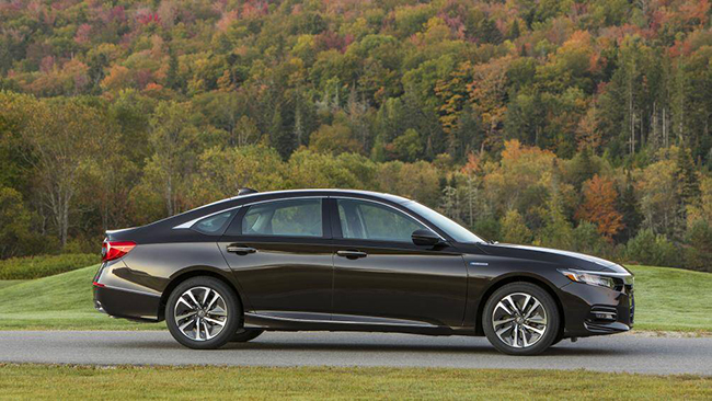 8. Honda Accord Hybrid 2020 - 4,9L/ 100km
