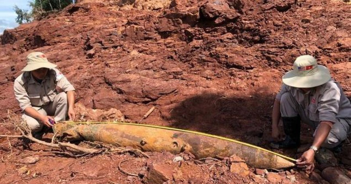 Tin tức trong ngày - Phát lộ nhiều quả bom ‘khủng’ sau mưa lũ ở Quảng Trị