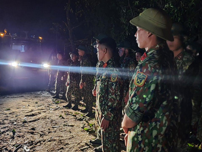 Sạt lở vùi lấp hơn 50 người ở Quảng Nam: Công binh mất nhiều giờ vừa đi vừa mở đường đến hiện trường - 2