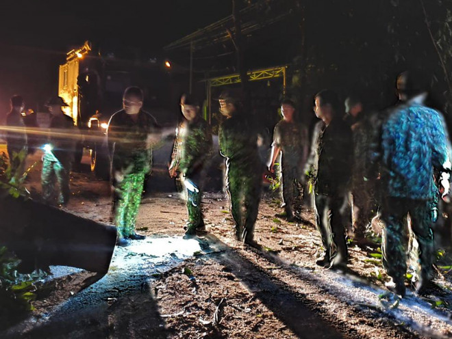 Sạt lở vùi lấp hơn 50 người ở Quảng Nam: Công binh mất nhiều giờ vừa đi vừa mở đường đến hiện trường - 11