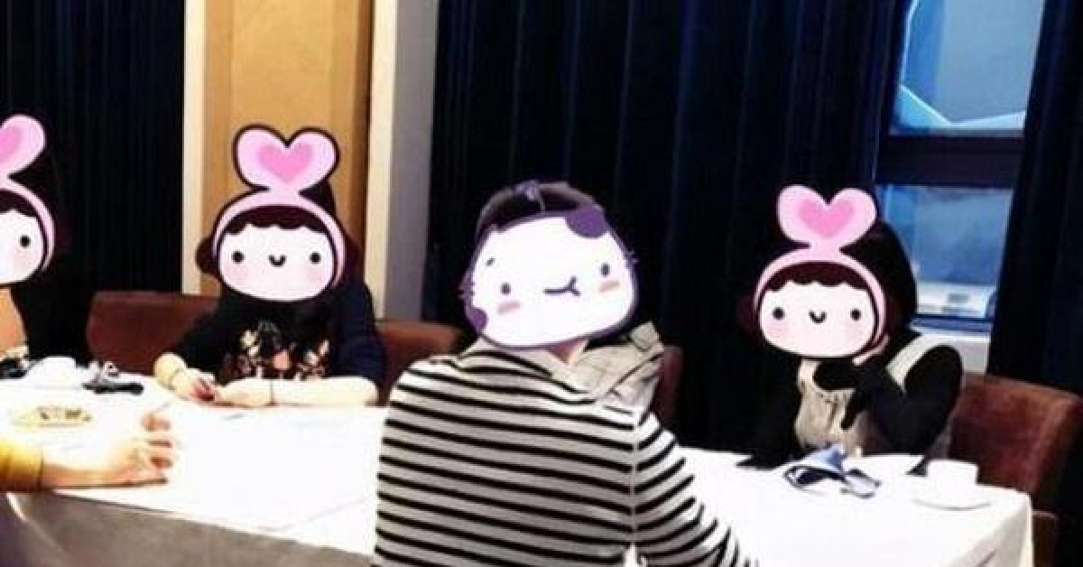 Bạn trẻ - Cuộc sống - Thấy bạn gái dẫn theo 4 người "ăn ké" tới buổi gặp mặt đầu tiên, chàng trai có hành động gây tranh cãi