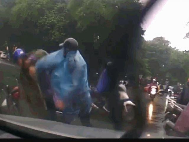 Media - Gây tai nạn còn đánh người, thanh niên đi SH khiến dân mạng "sôi máu"