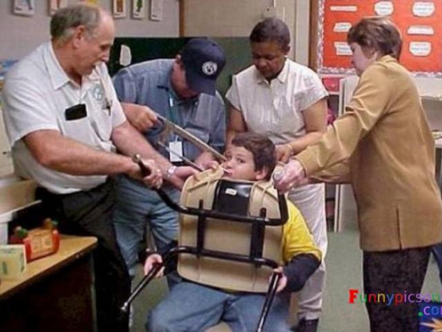 Tranh vui - Những pha mắc kẹt hài hước khiến nạn nhân "dở khóc dở cười"